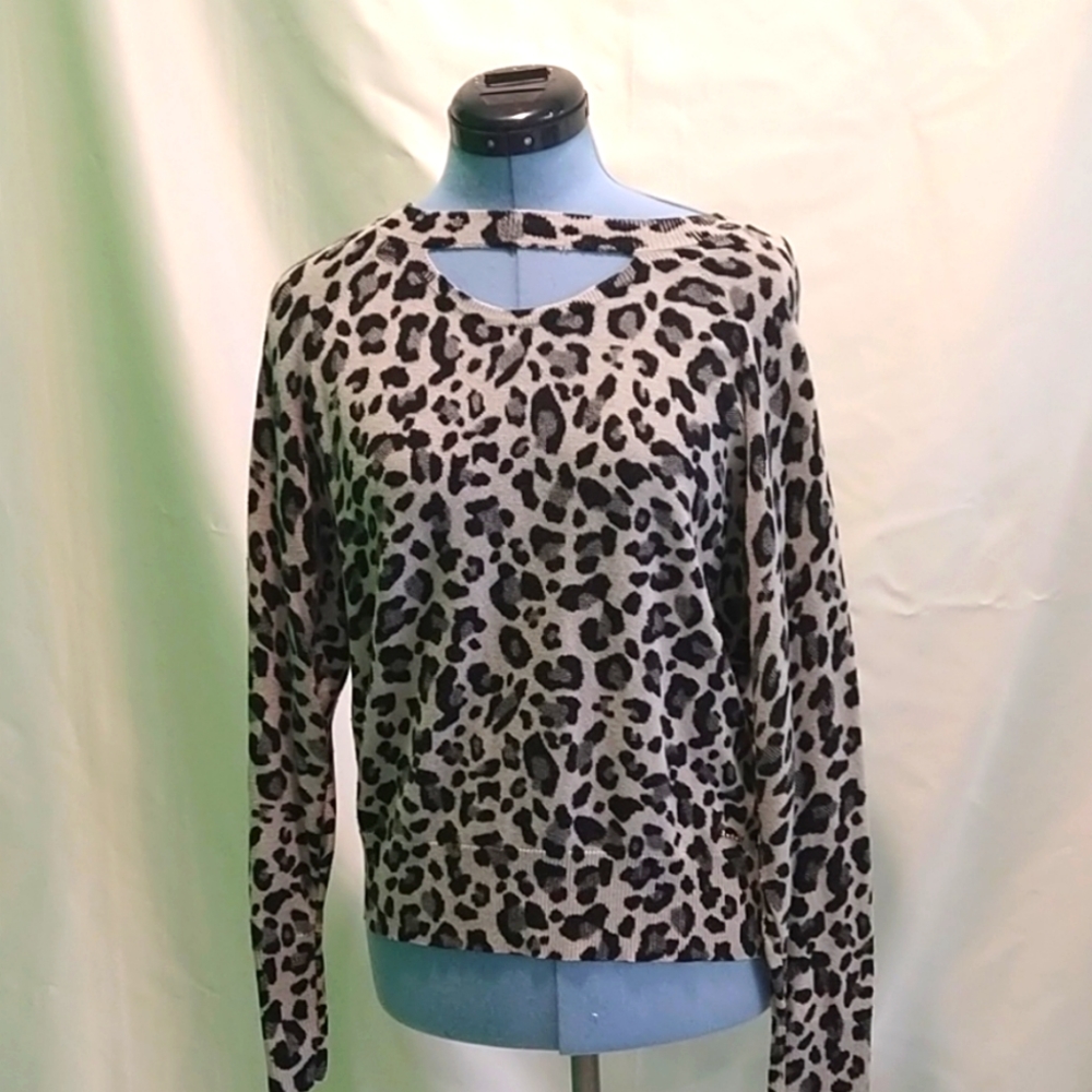 BEBE light weight sweater